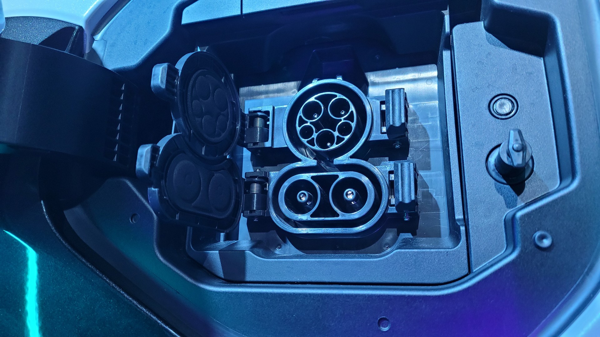 First Look: 2023 Toyota bZ4X Electric Crossover Debuts In U.S., Offers Up To 250 Mile Range