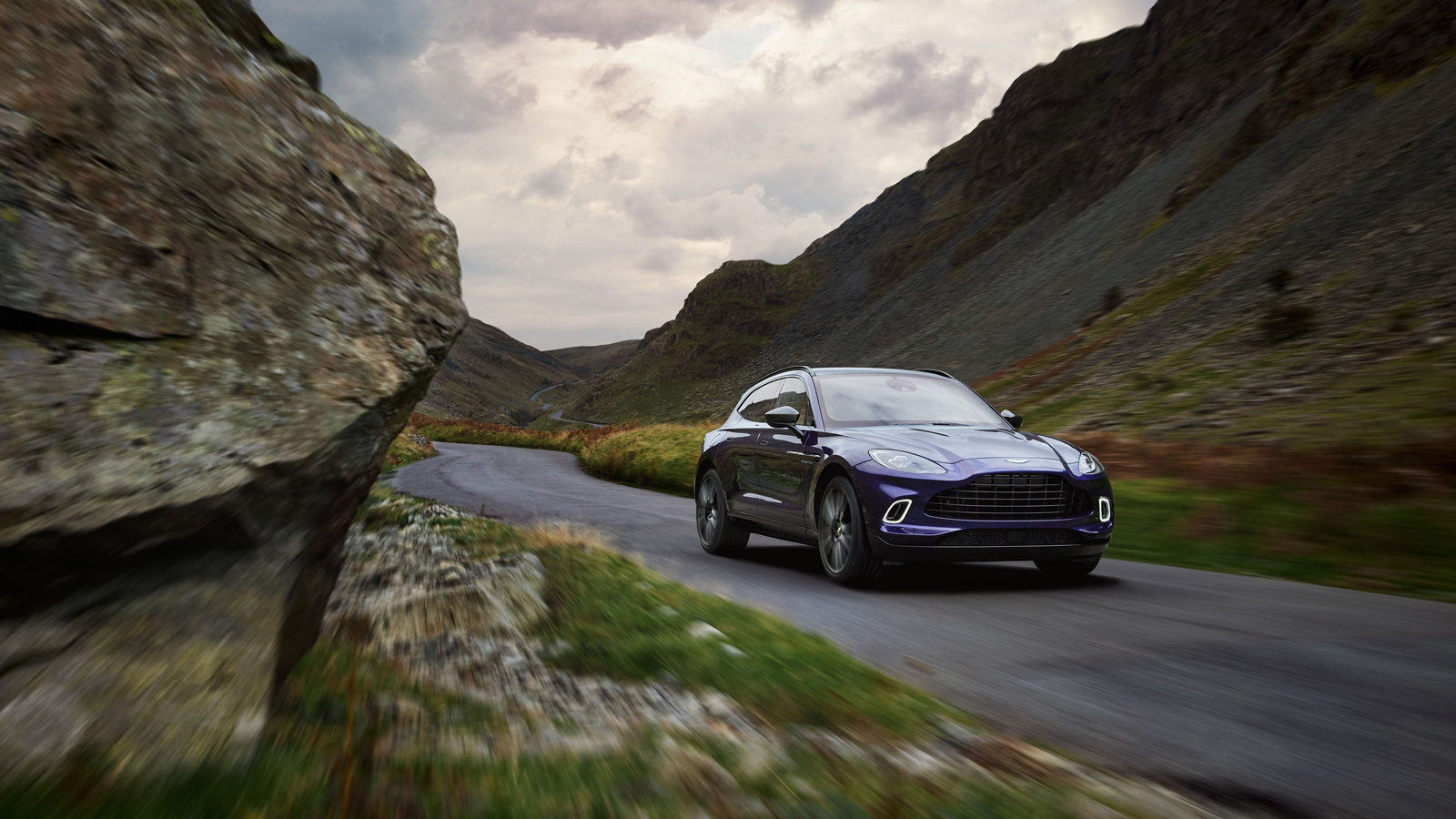 Aston-Martin-DBX-1.jpg