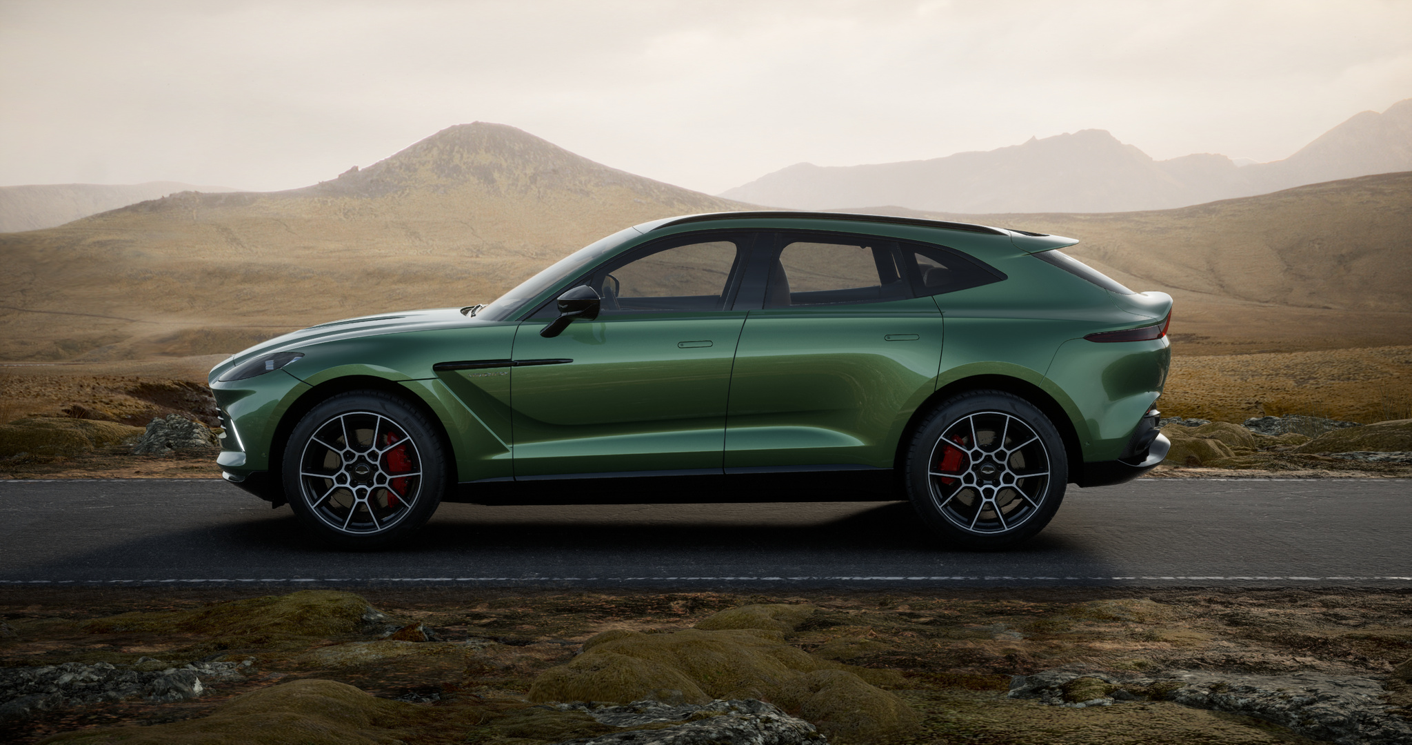 Aston-Martin-DBX-5.jpg