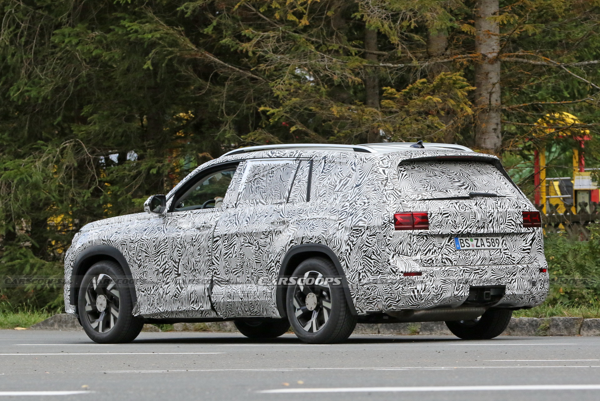 Audi Q9 Spied Alongside Another Large SUV With VW Atlas Body Parts, Could Be China-Specific
