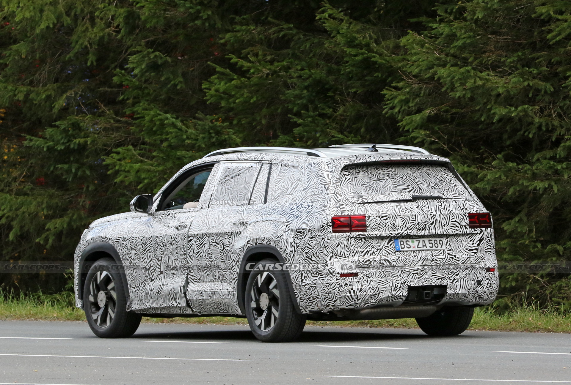 Audi Q9 Spied Alongside Another Large SUV With VW Atlas Body Parts, Could Be China-Specific