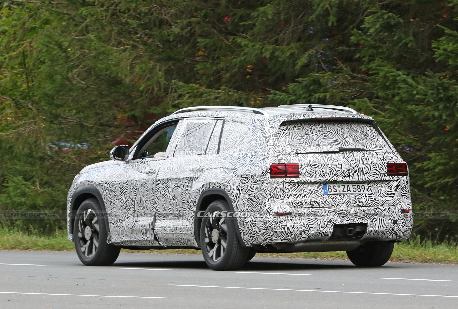 Audi Q9 Spied Alongside Another Large SUV With VW Atlas Body Parts, Could Be China-Specific