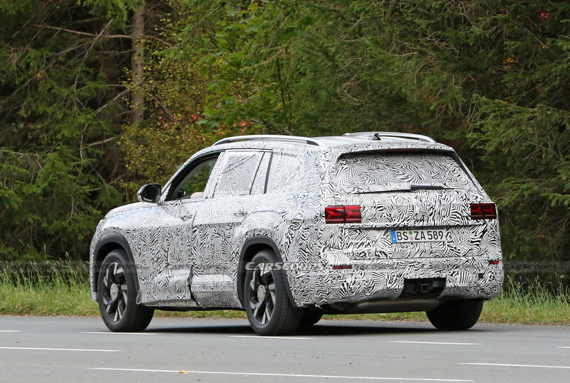 Audi Q9 Spied Alongside Another Large SUV With VW Atlas Body Parts, Could Be China-Specific