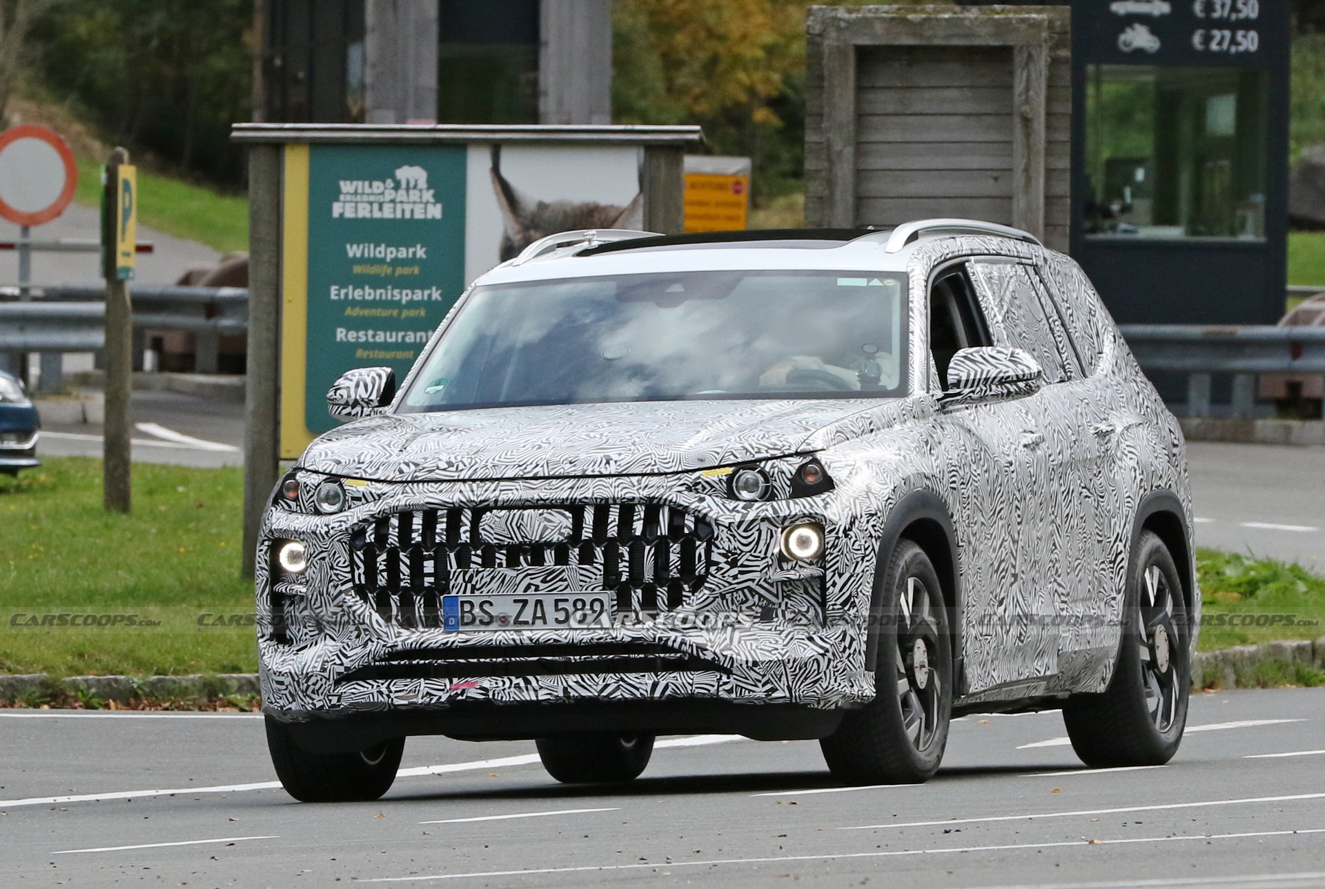 Audi Q9 Spied Alongside Another Large SUV With VW Atlas Body Parts, Could Be China-Specific