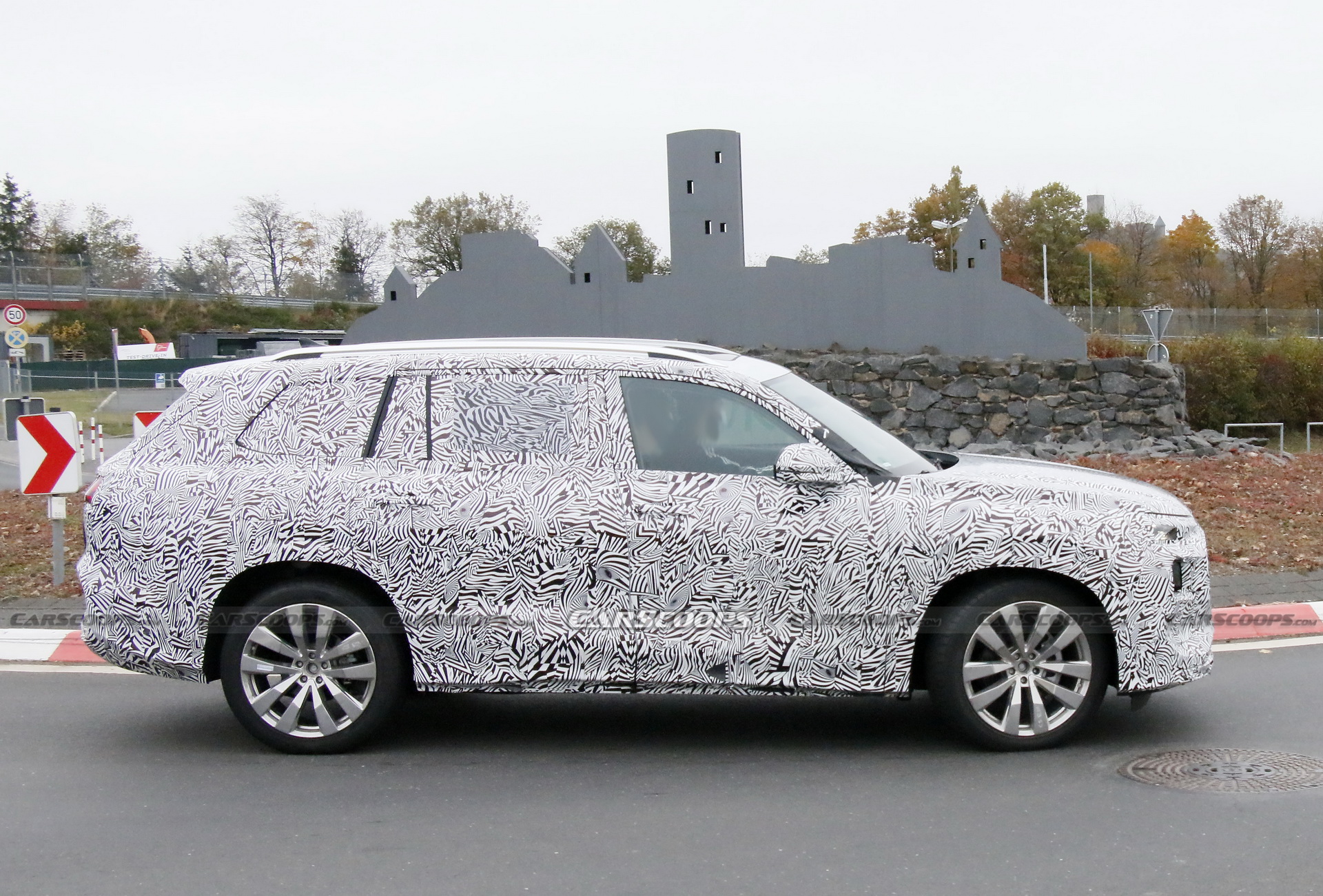 Audi Q9 Spied Alongside Another Large SUV With VW Atlas Body Parts, Could Be China-Specific