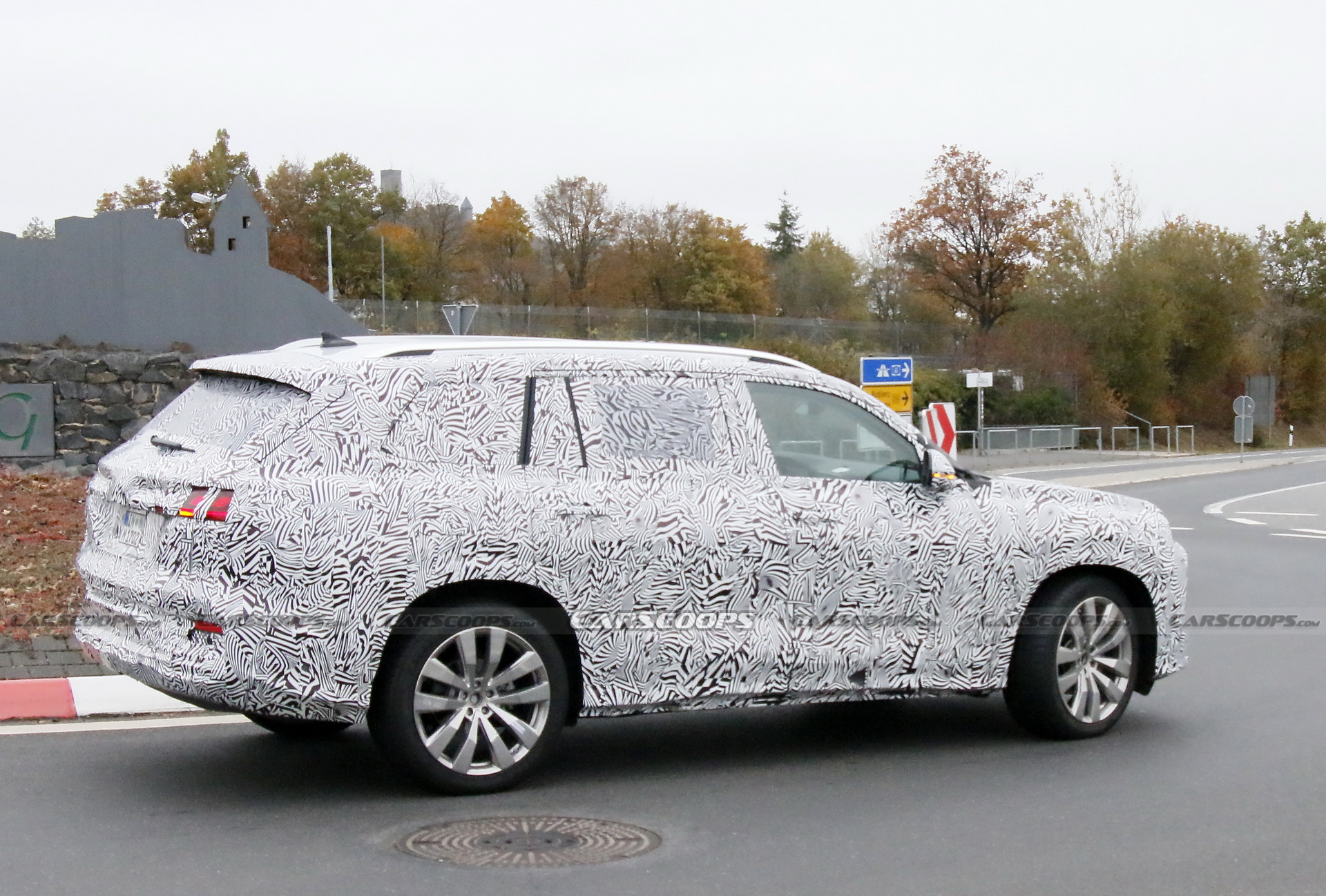 Audi Q9 Spied Alongside Another Large SUV With VW Atlas Body Parts, Could Be China-Specific