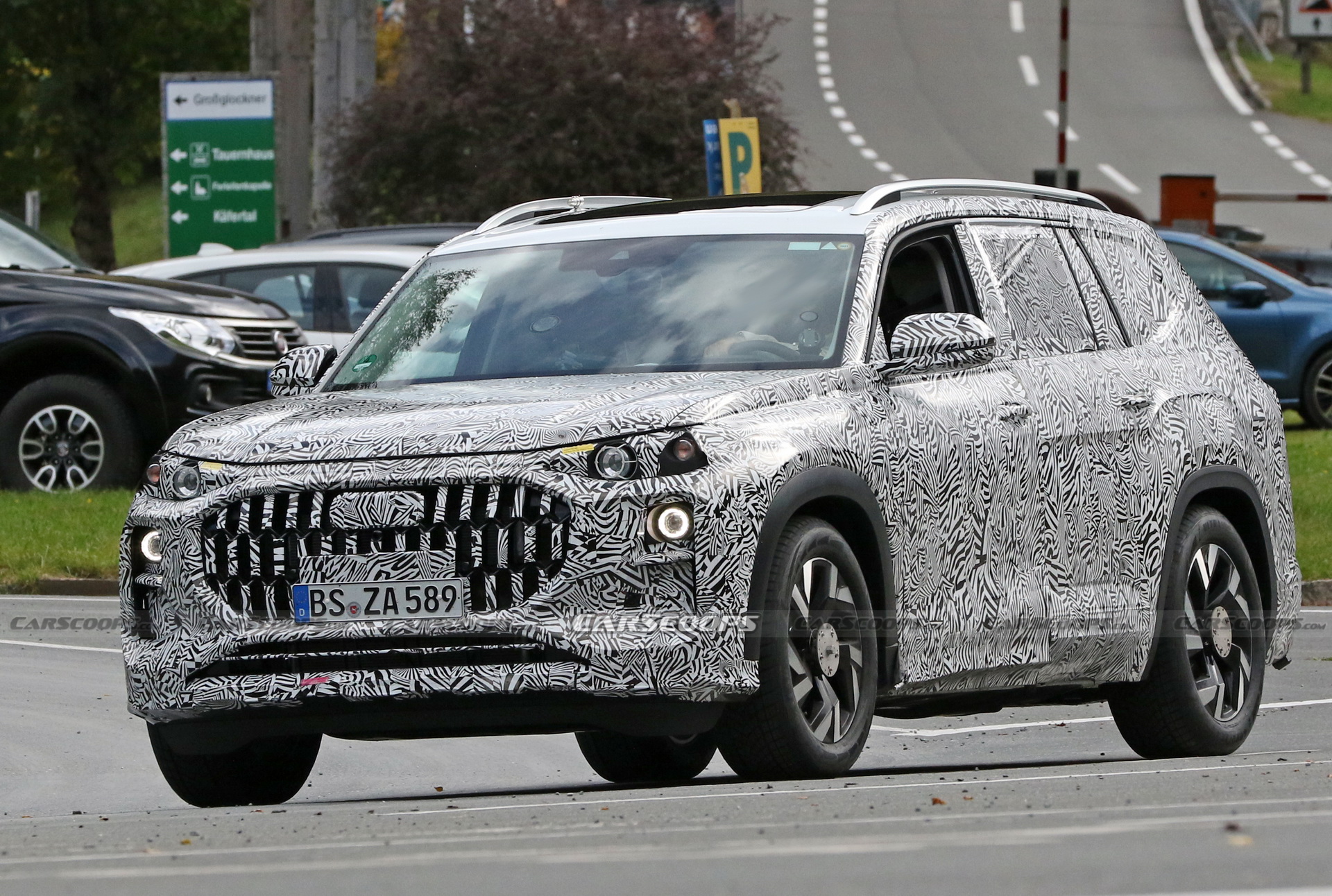 Audi Q9 Spied Alongside Another Large SUV With VW Atlas Body Parts, Could Be China-Specific