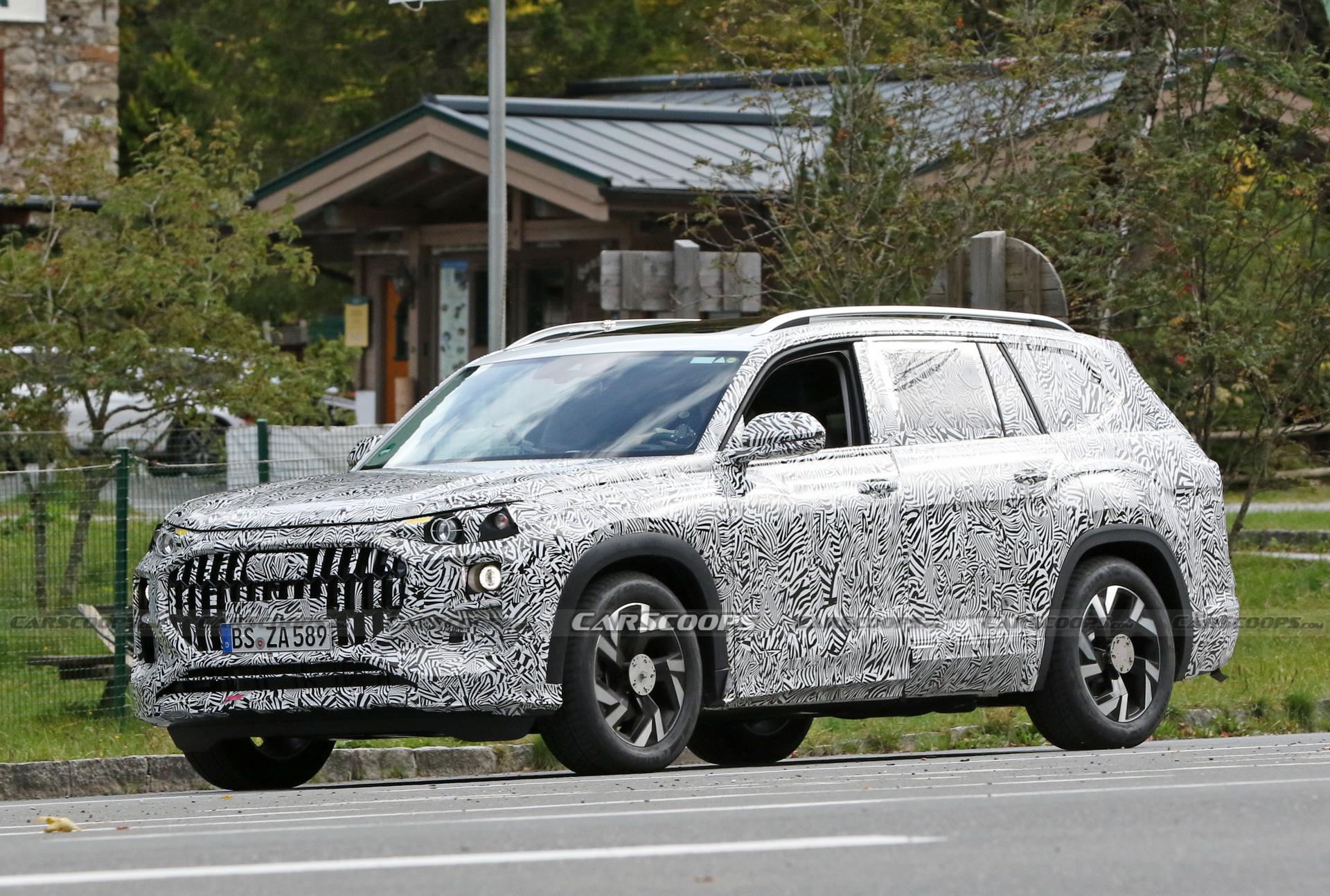Audi Q9 Spied Alongside Another Large SUV With VW Atlas Body Parts, Could Be China-Specific