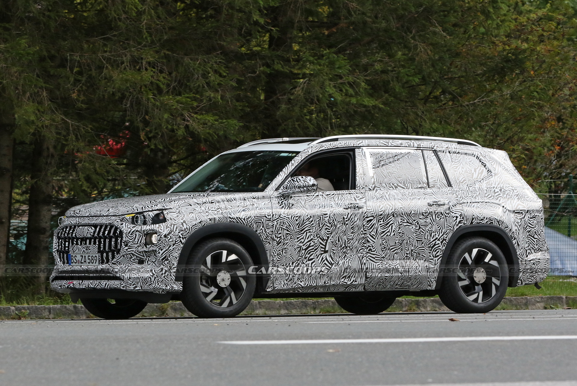 Audi Q9 Spied Alongside Another Large SUV With VW Atlas Body Parts, Could Be China-Specific