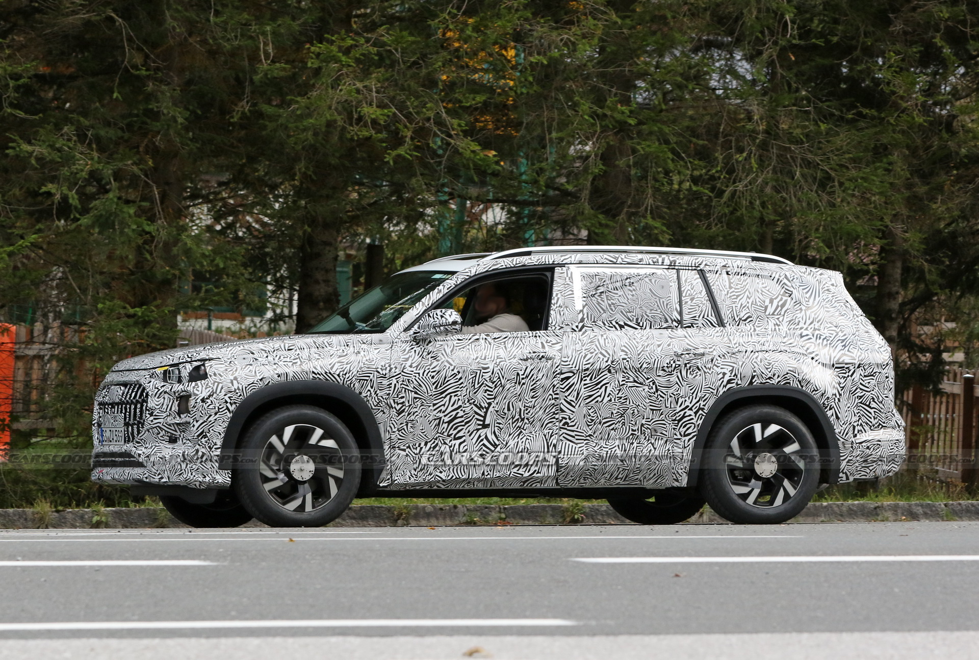 Audi Q9 Spied Alongside Another Large SUV With VW Atlas Body Parts, Could Be China-Specific