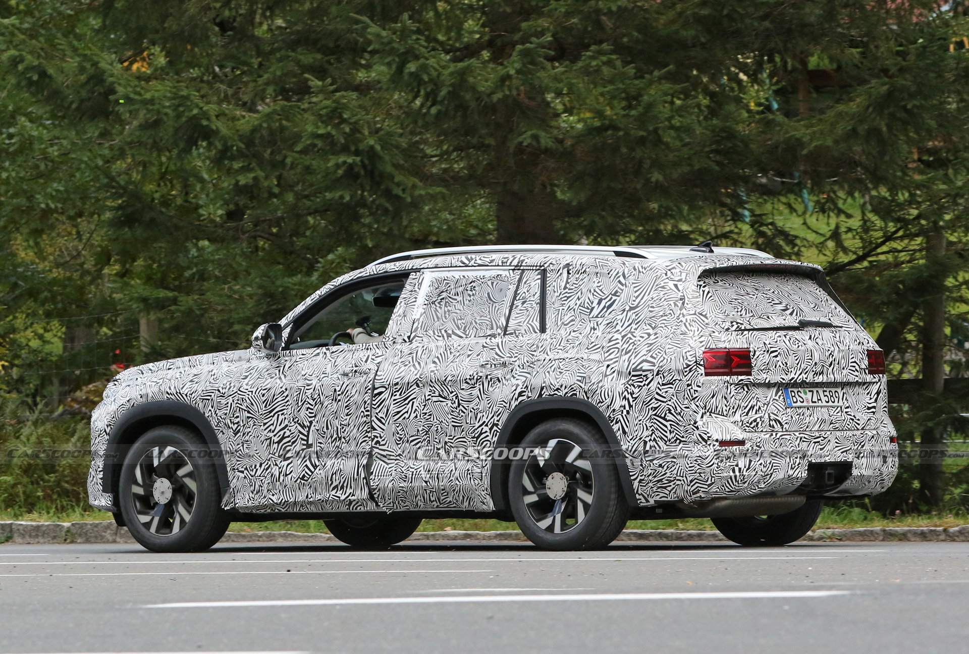 Audi Q9 Spied Alongside Another Large SUV With VW Atlas Body Parts, Could Be China-Specific