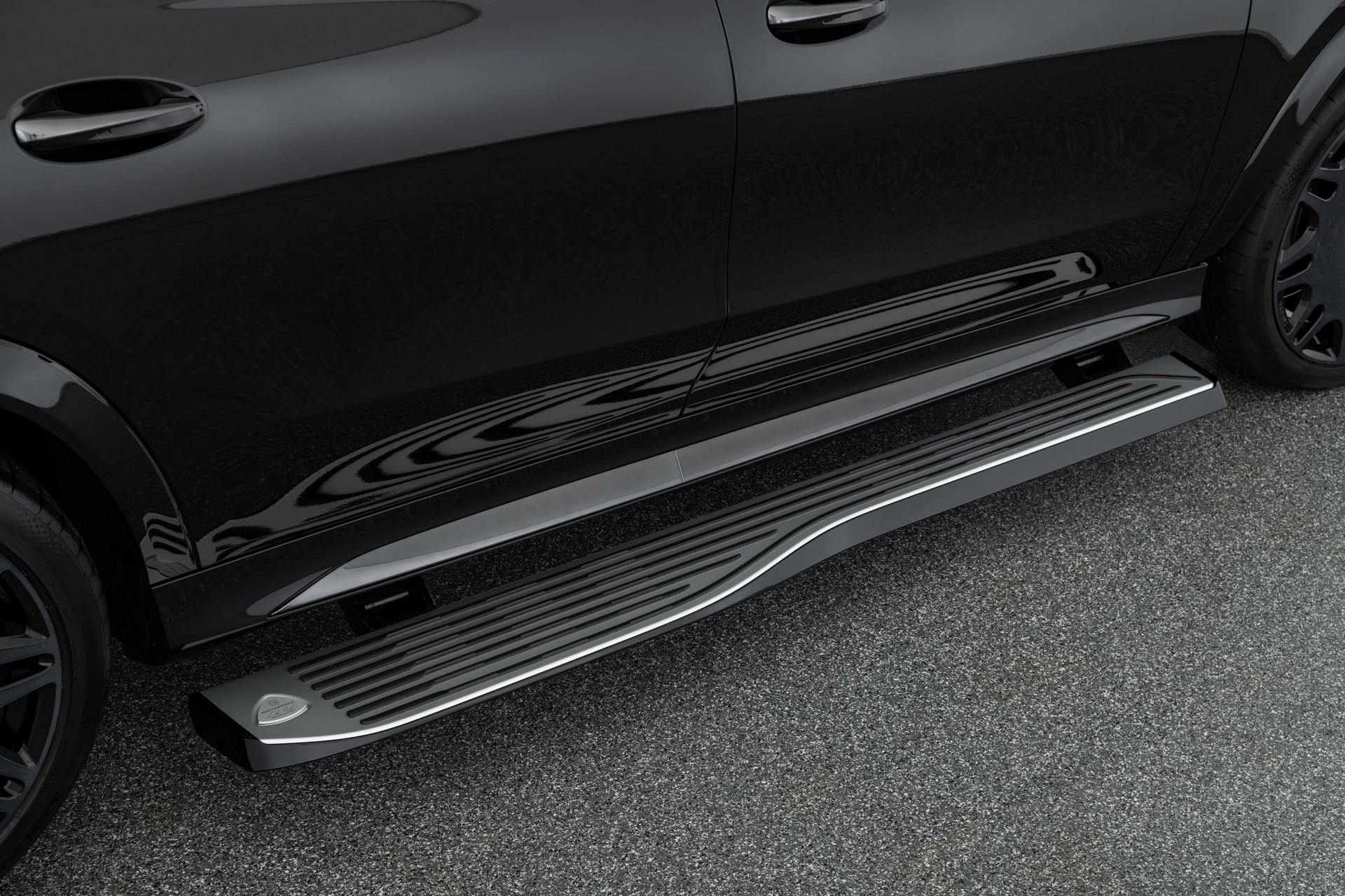 Brabus Gives The Mercedes-Maybach GLS 789 HP And An Interior Worthy Of Halloween