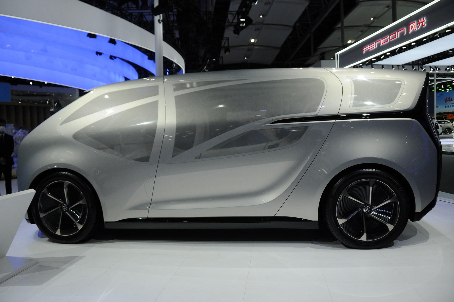 Buick Smart Pod Is A Futuristic Luxury Minivan Concept That Could’ve Been Designed By Porsche