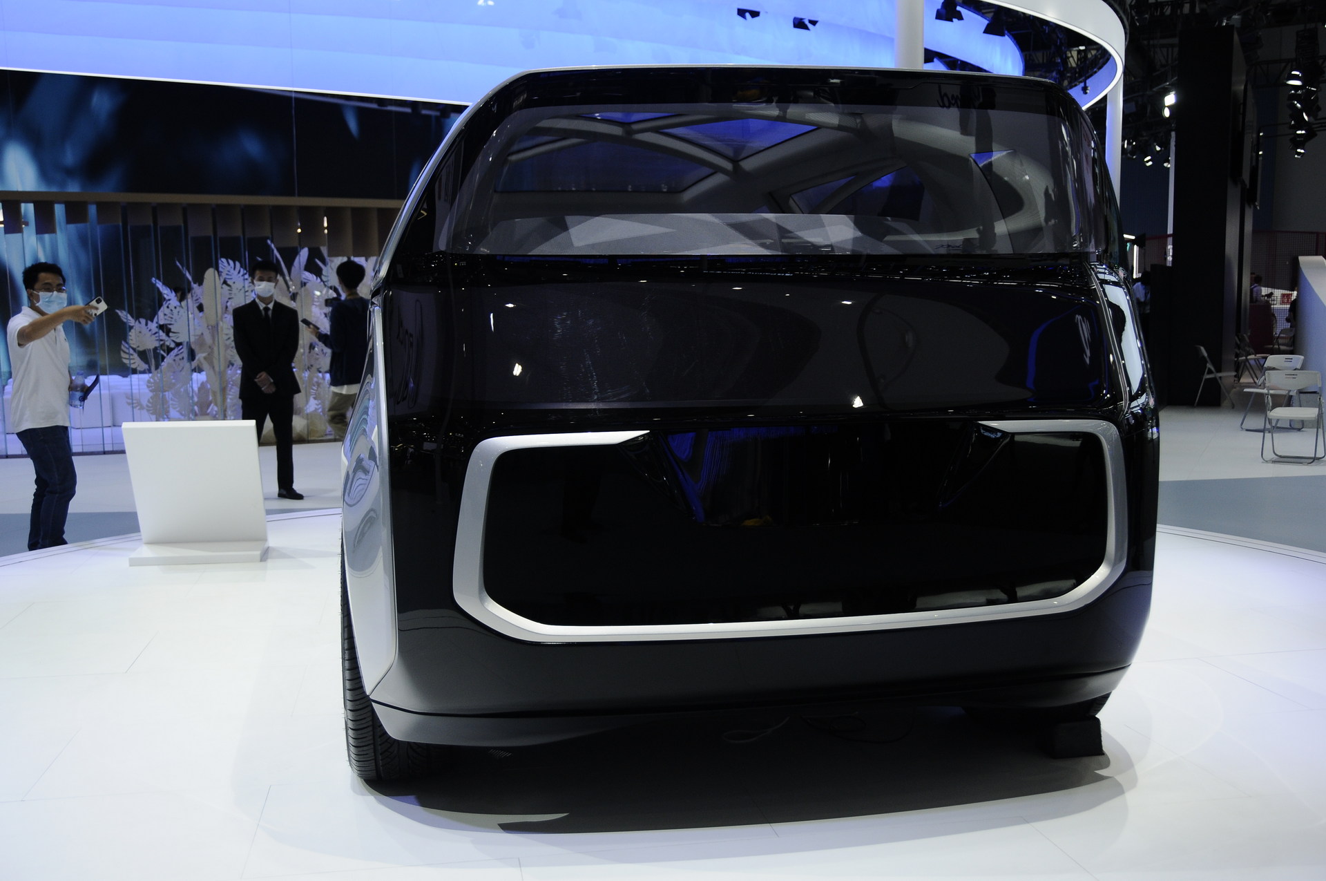 Buick Smart Pod Is A Futuristic Luxury Minivan Concept That Could’ve Been Designed By Porsche