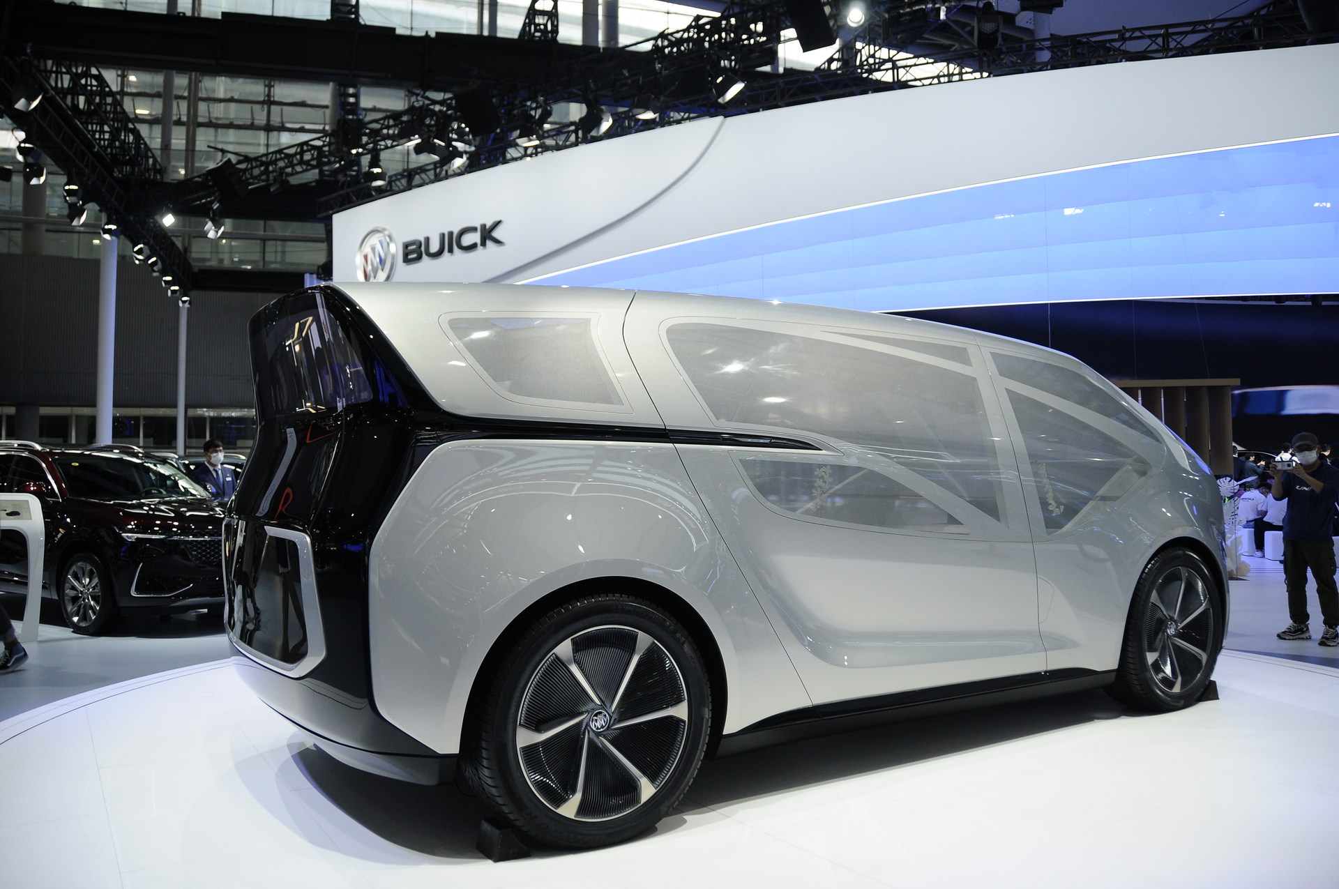 Buick Smart Pod Is A Futuristic Luxury Minivan Concept That Could’ve Been Designed By Porsche