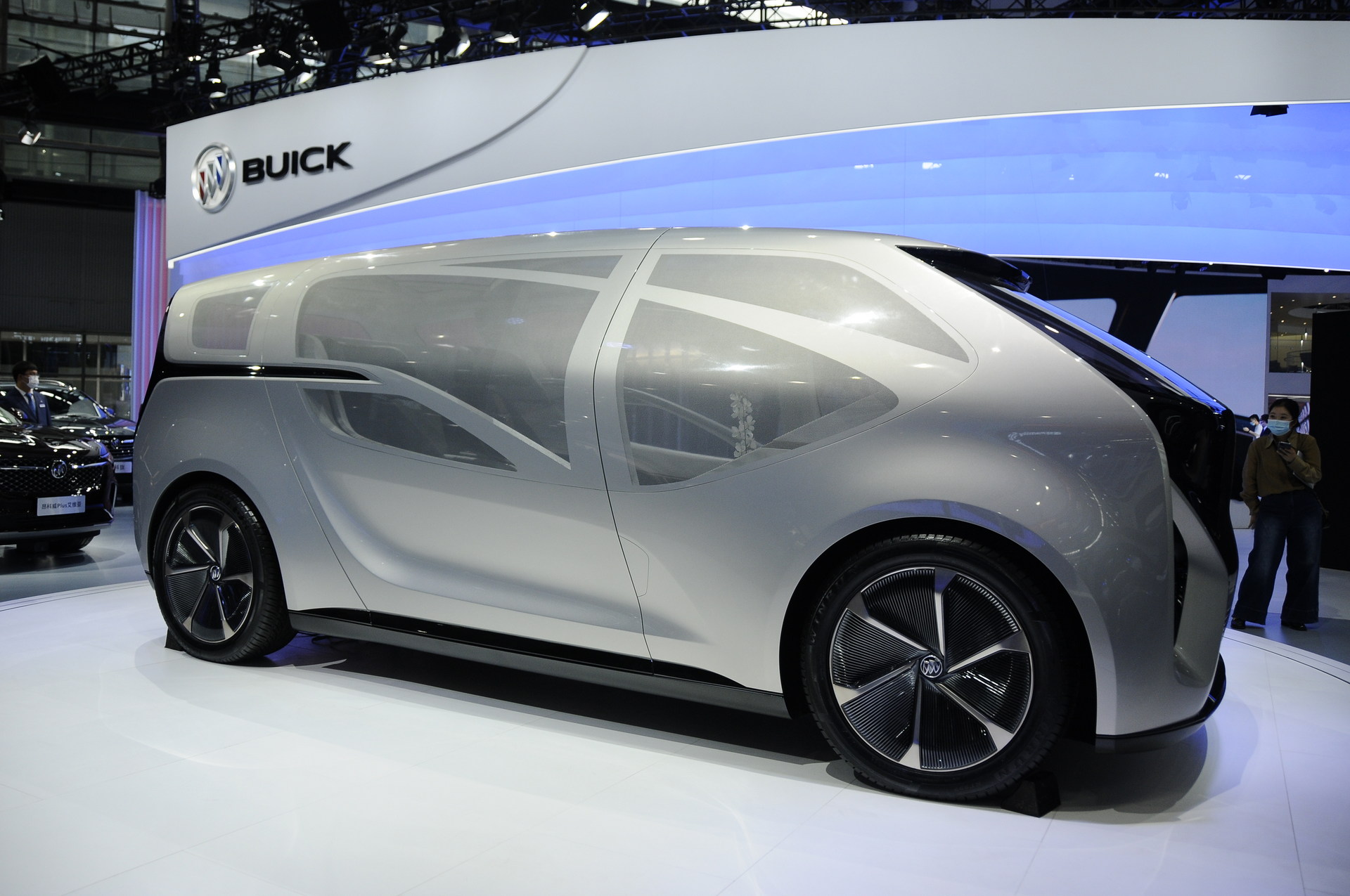 Buick Smart Pod Is A Futuristic Luxury Minivan Concept That Could’ve Been Designed By Porsche