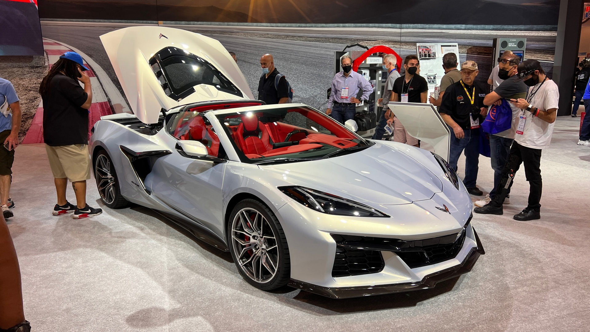 Chevrolet Debuts Corvette Z06 At SEMA Alongside The Beast And Hot Rod Magazine’s Project X