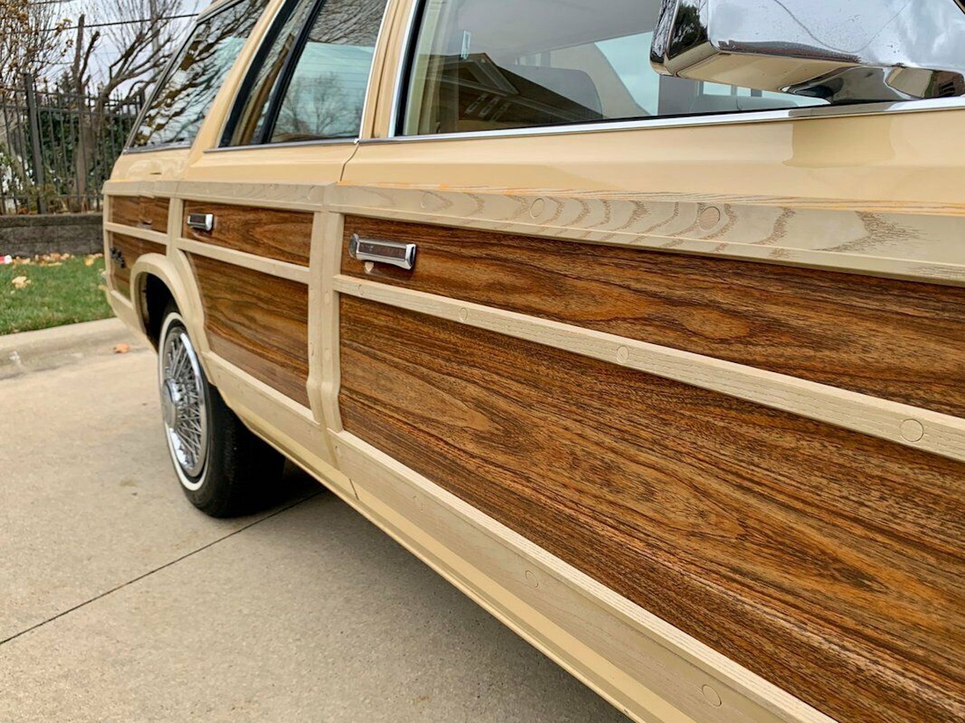 For $10,900, Will This 15k Mile 1985 Chrysler Town & Country Give You Wood?