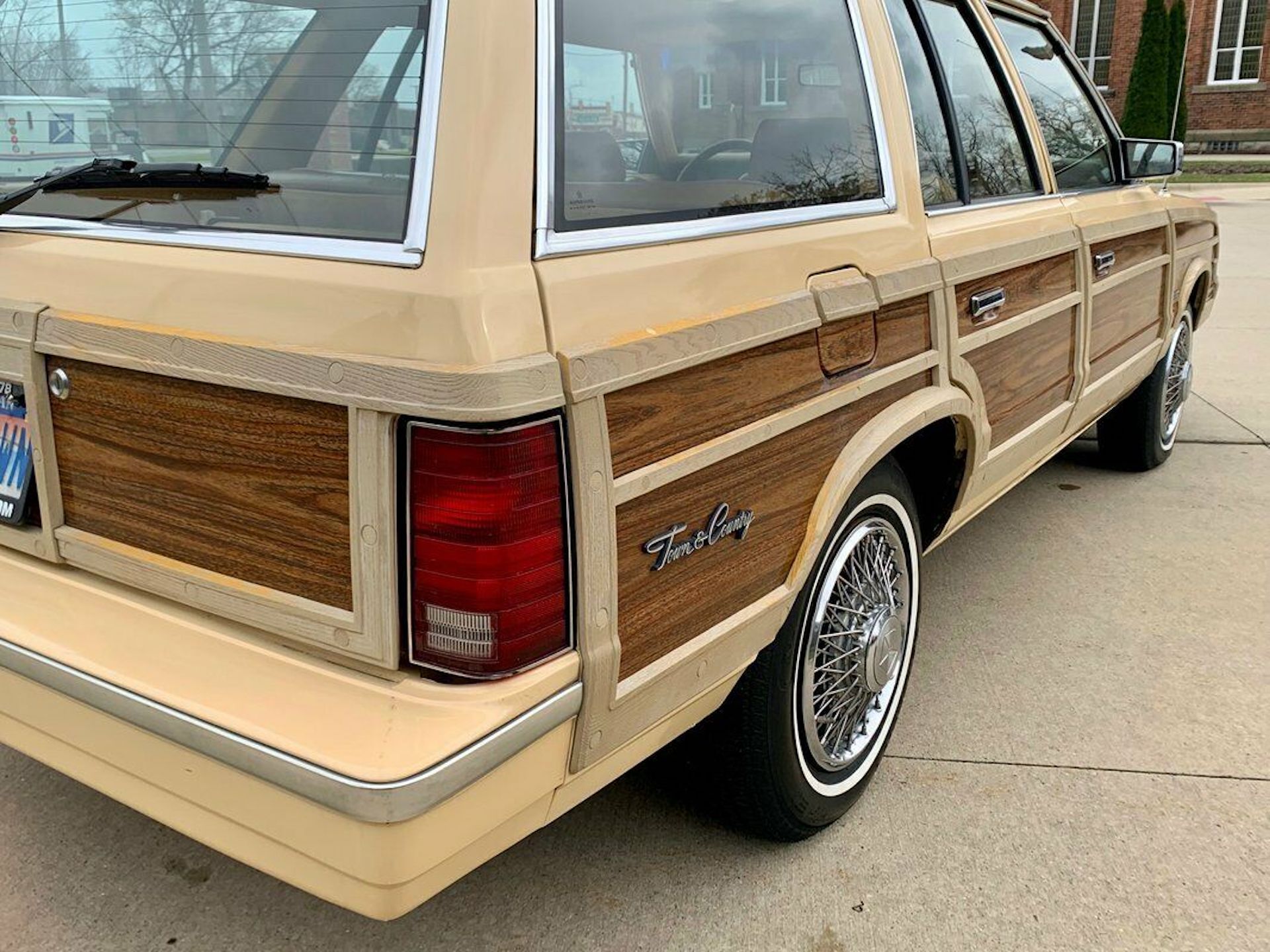 For $10,900, Will This 15k Mile 1985 Chrysler Town & Country Give You Wood?