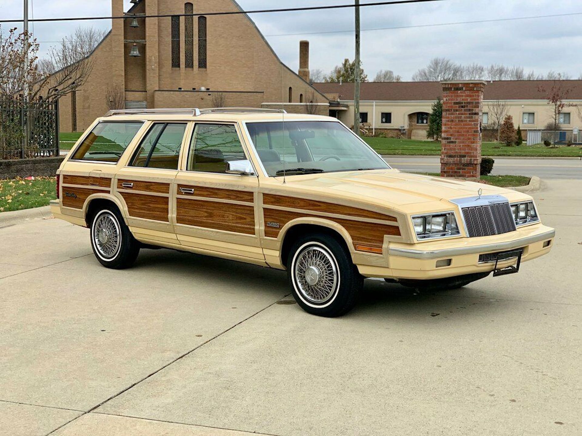 For $10,900, Will This 15k Mile 1985 Chrysler Town & Country Give You Wood?