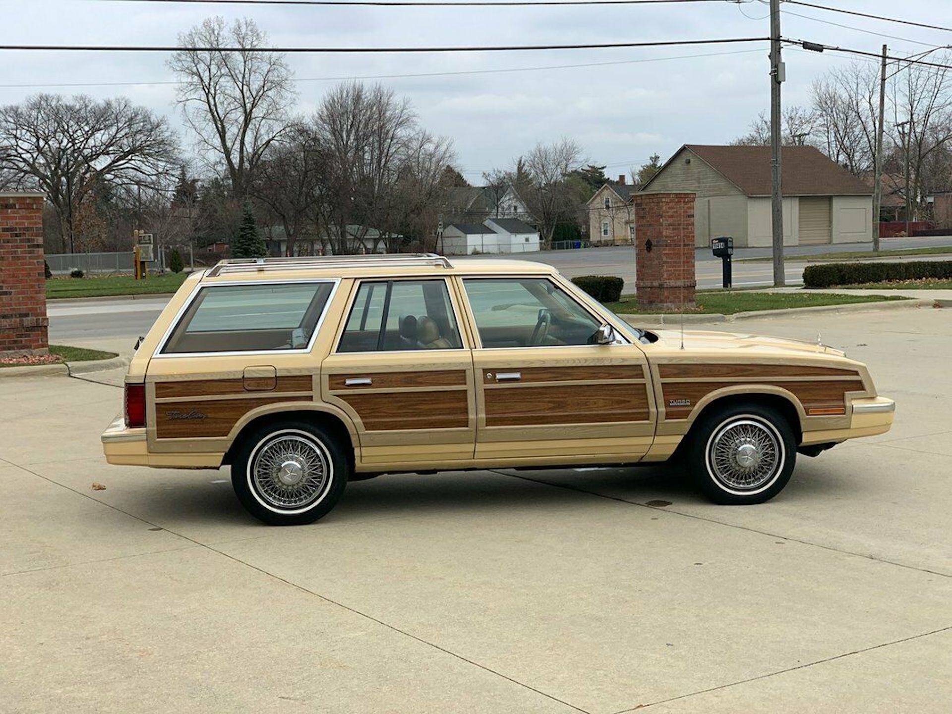 For $10,900, Will This 15k Mile 1985 Chrysler Town & Country Give You Wood?
