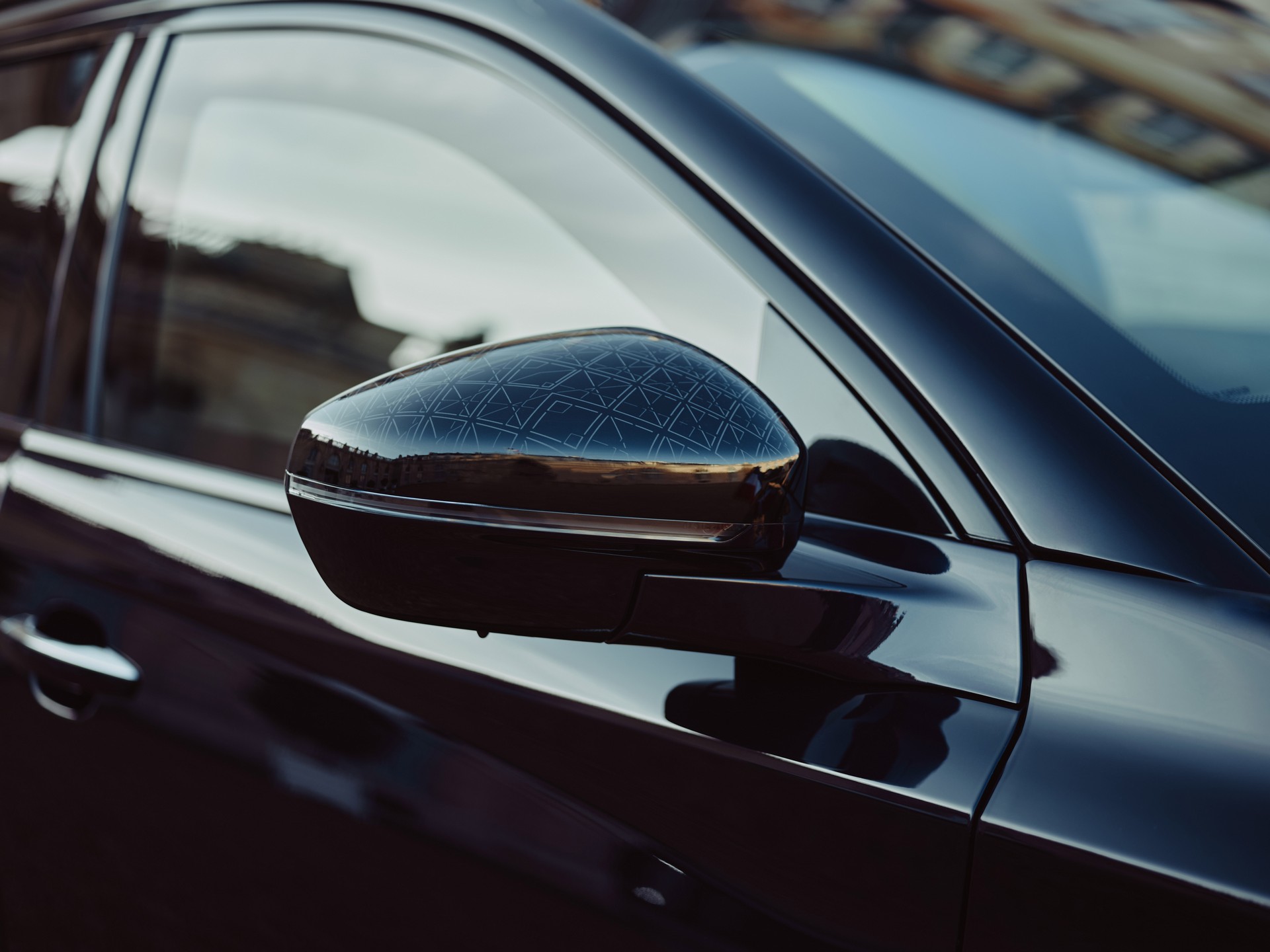 Meet France’s New Presidential Ride, The DS 7 Crossback Elysee