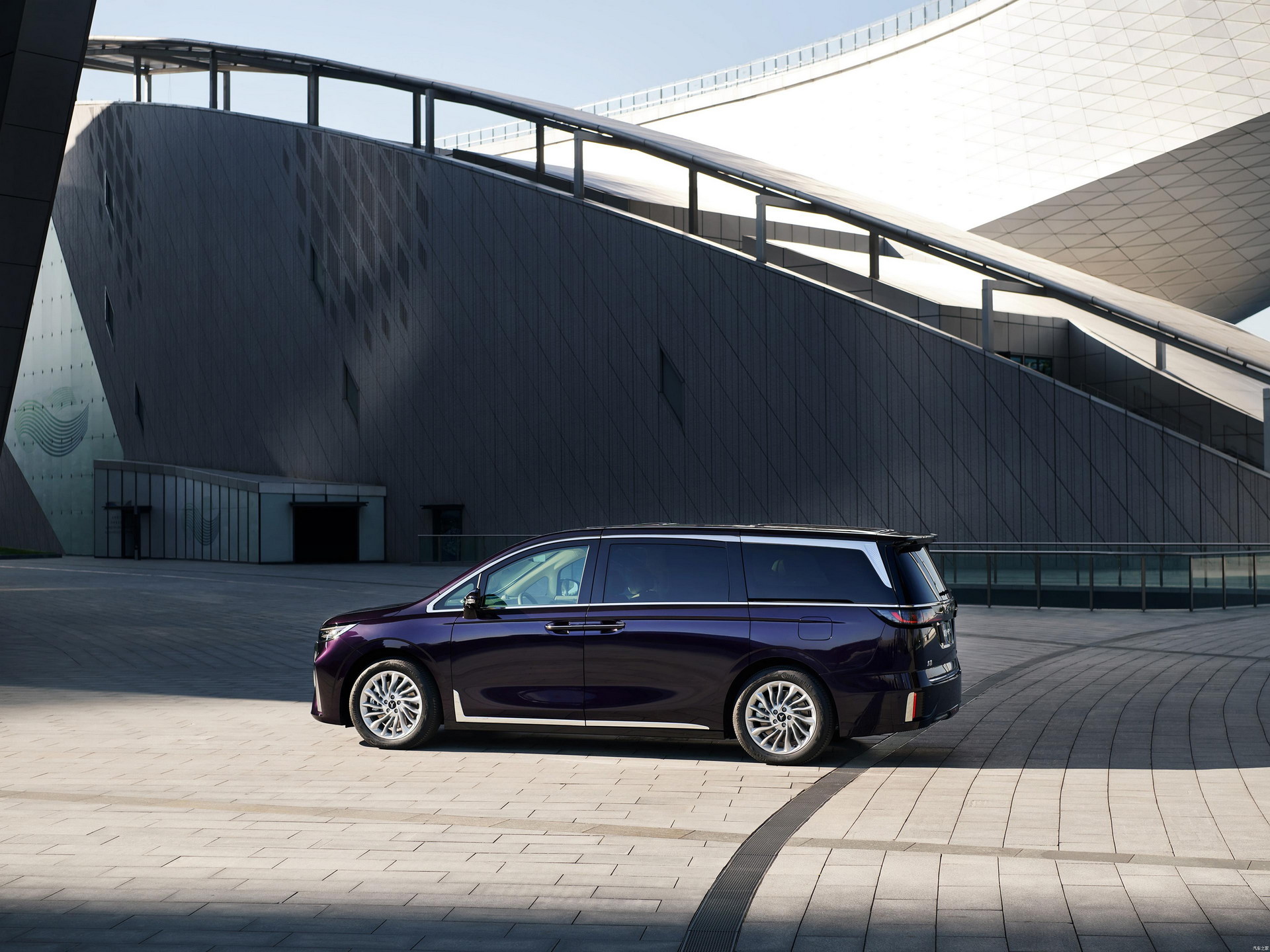 China’s Voyah Dreamer Took The Hilarious BMW Grille Meme Seriously