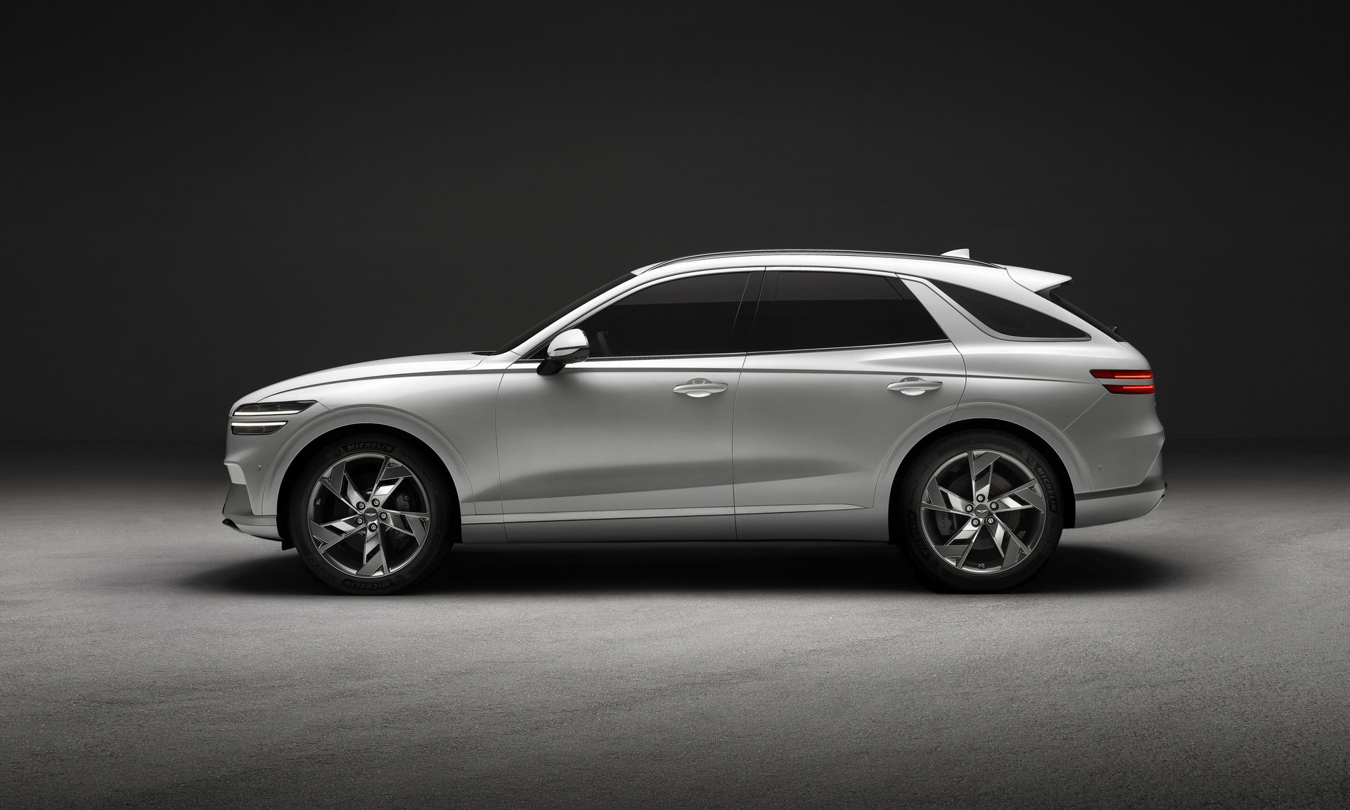 2022 Genesis Electrified GV70 Has 482 HP And 800-Volt Charging Technology