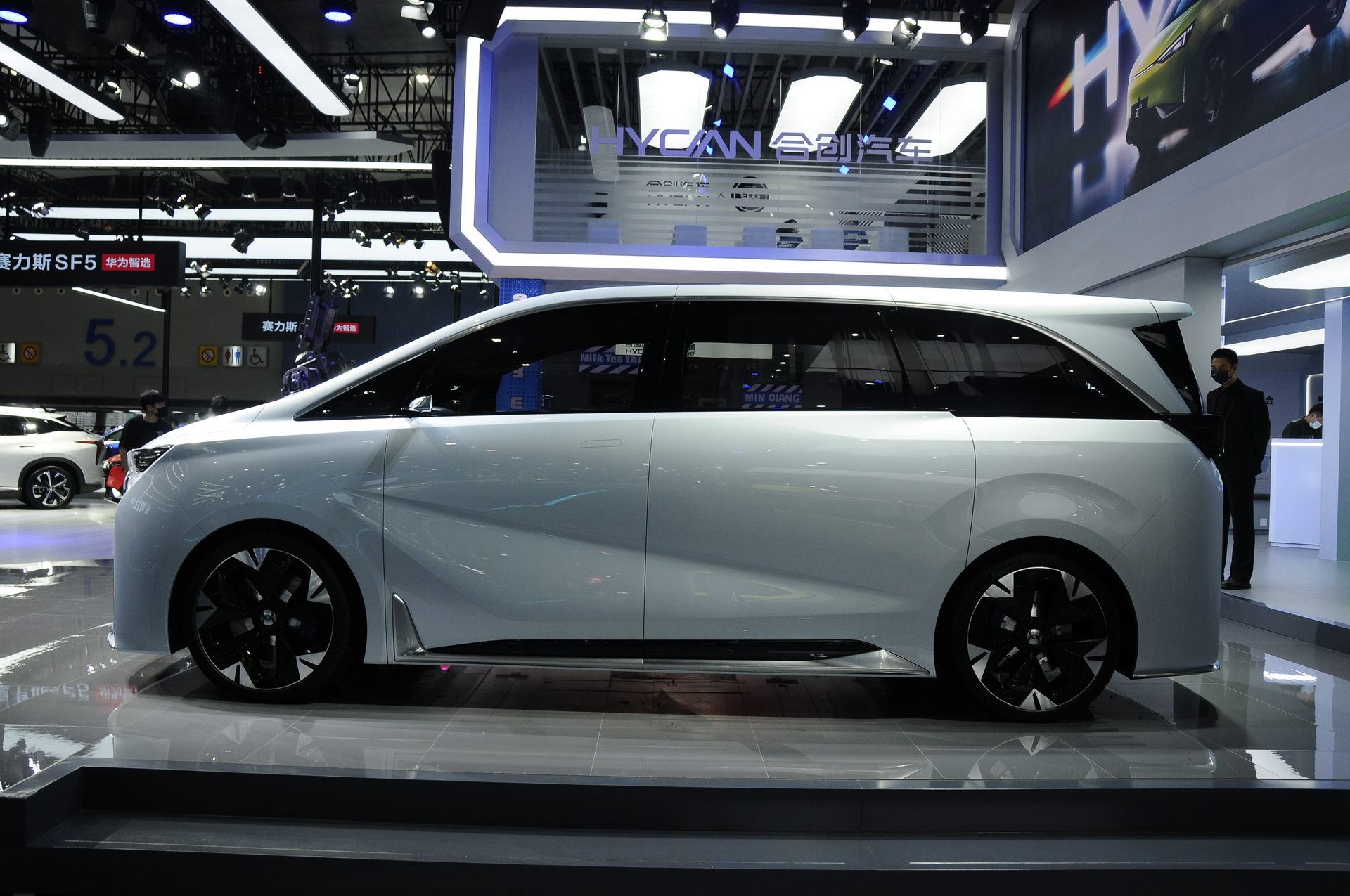 Hechuang Concept-M Is An All-Electric Minivan Unlike Any Other