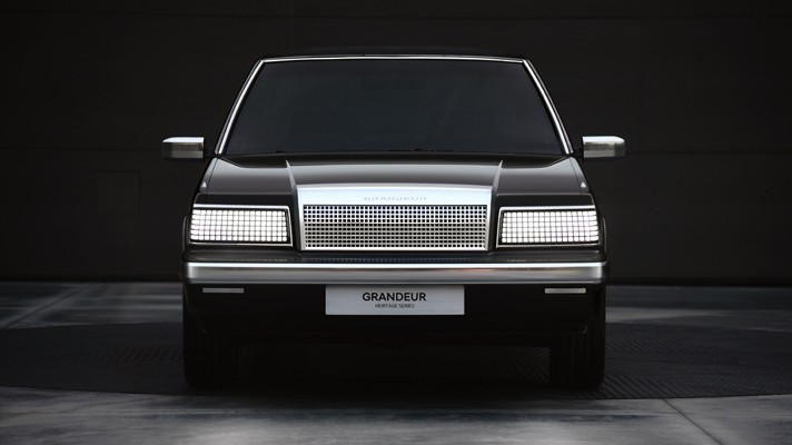 Hyundai Grandeur EV Is A Retrofuturistic Electric Concept Based On A 1980s Design