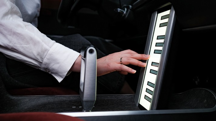 Hyundai Grandeur EV Is A Retrofuturistic Electric Concept Based On A 1980s Design