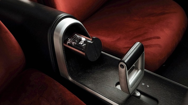 Hyundai Grandeur EV Is A Retrofuturistic Electric Concept Based On A 1980s Design