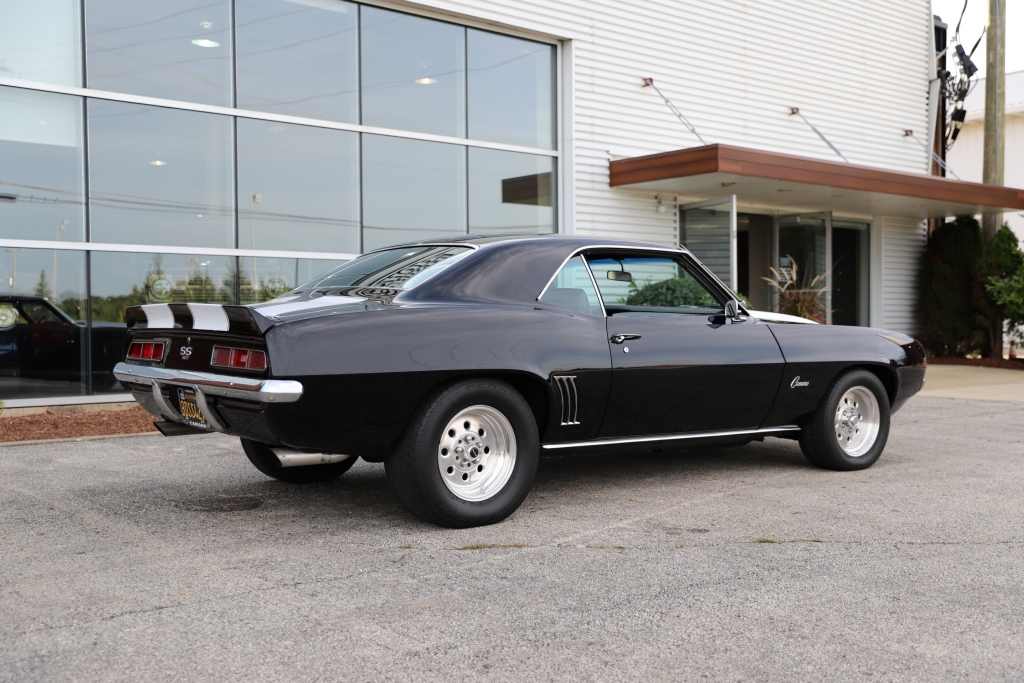 Joe Rogan’s 1969 Camaro Restomod Has An 860 HP Supercharged LSA V8