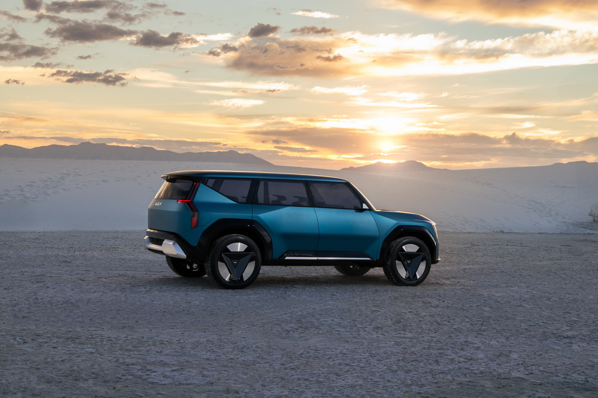 Kia EV9 Concept Prepares Us For New Electric 3-Row SUV The Size Of The Telluride