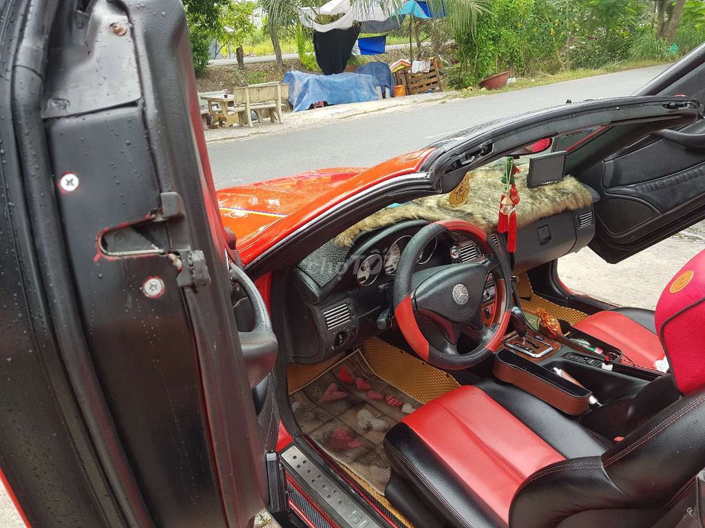 Poke Your Eyes Out At This Mercedes SLK That Costs 55 Million Vietnamese Dong