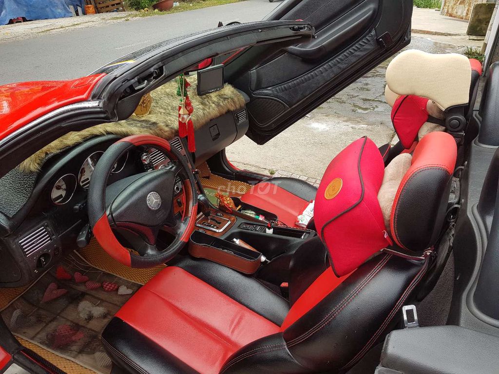 Poke Your Eyes Out At This Mercedes SLK That Costs 55 Million Vietnamese Dong