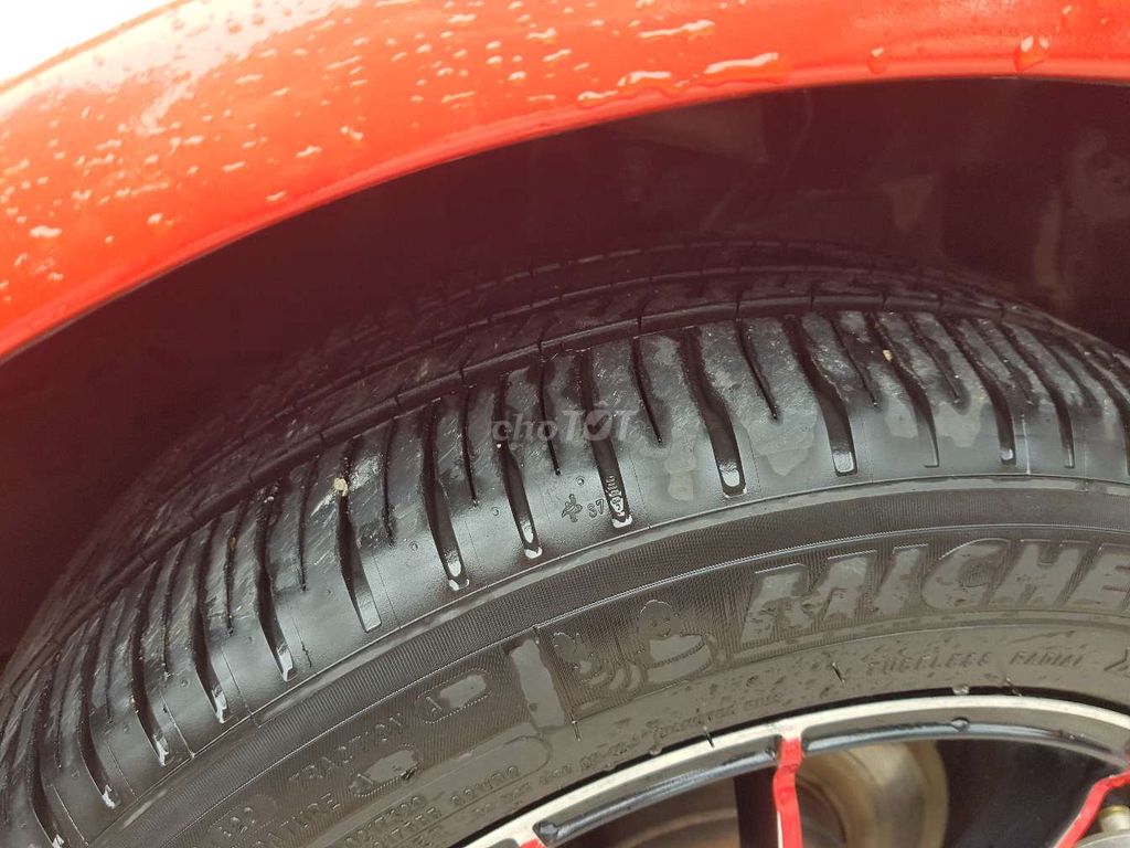 Poke Your Eyes Out At This Mercedes SLK That Costs 55 Million Vietnamese Dong