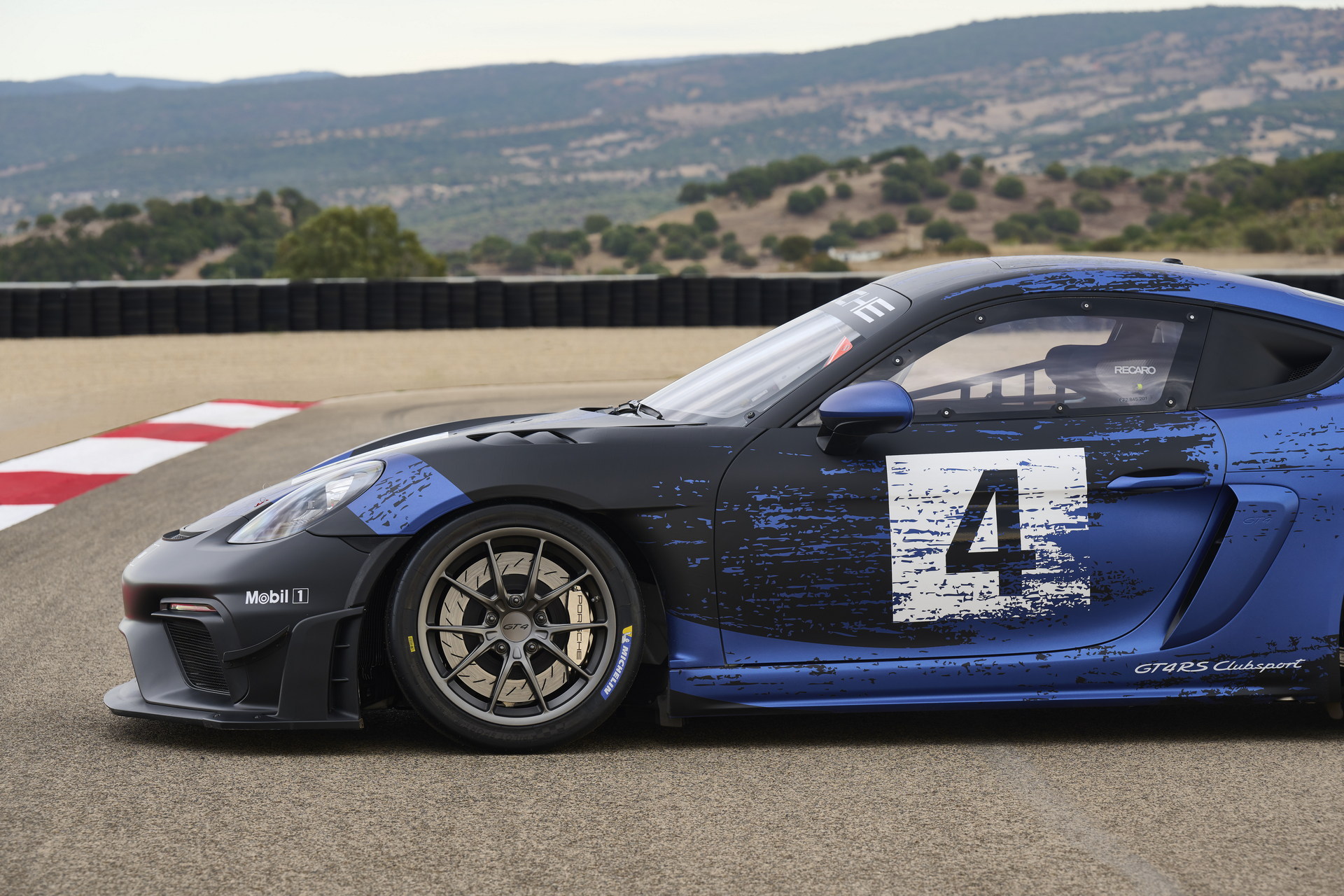 The 2022 Porsche 718 Cayman GT4 RS Clubsport Is A $229k Toy Reserved For The Track