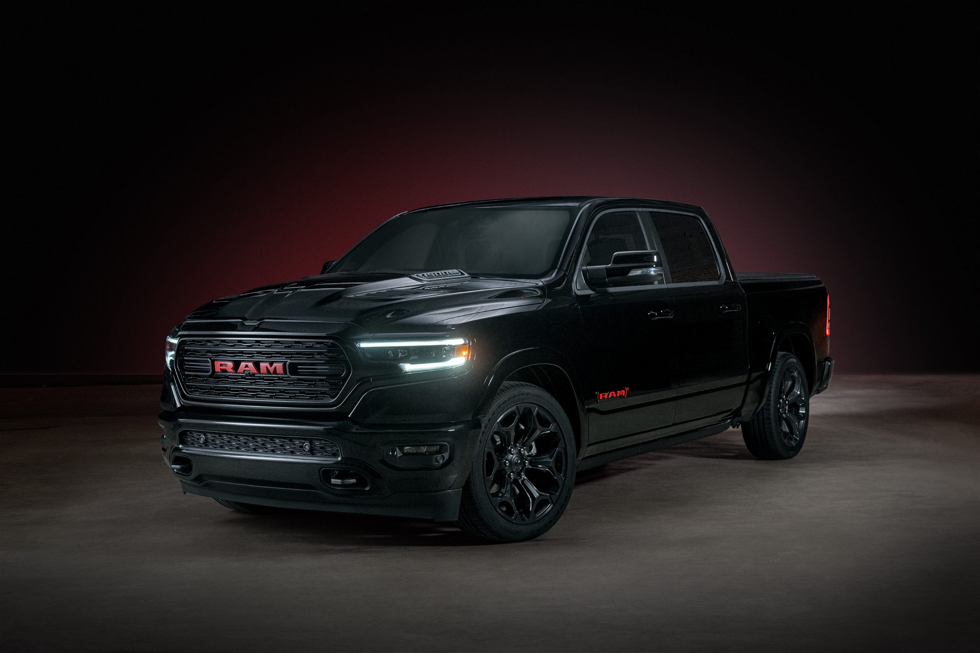 Ram 1500 Ram Red Edition Will Pull Santa S Sleigh At Macy S Thanksgiving Day Parade Carscoops