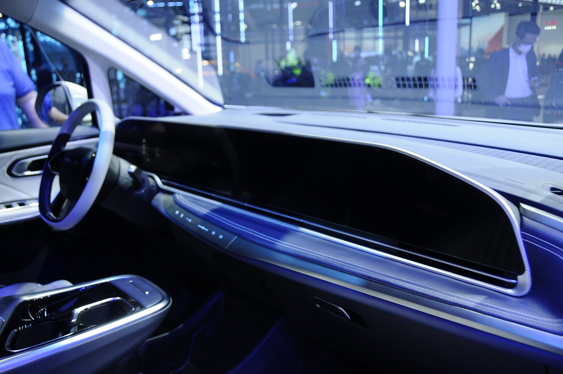 SAIC’s Maxus Mifa 9 Is A Luxury Electric Van With Six Power Seats And 10 Displays