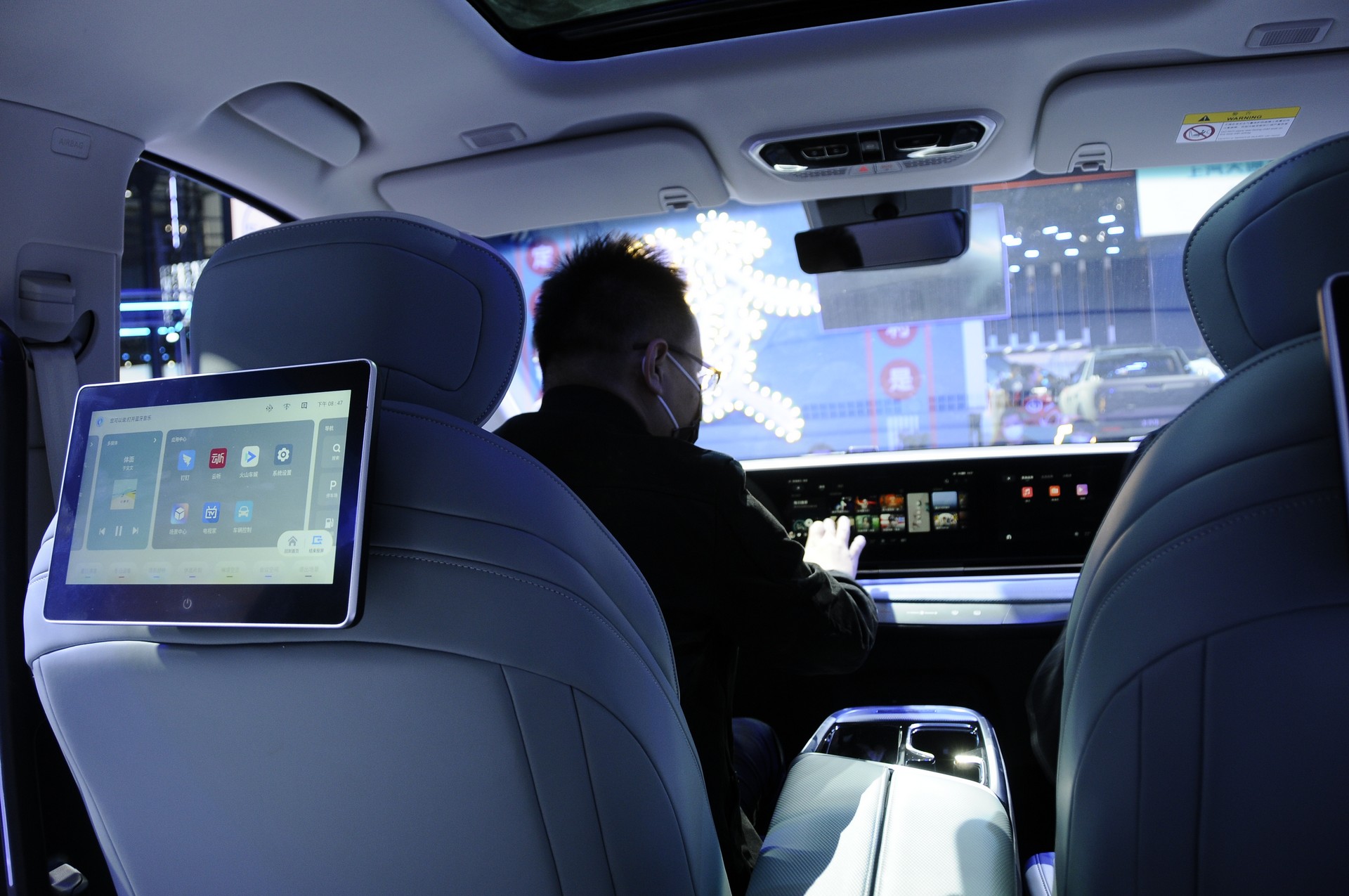 SAIC’s Maxus Mifa 9 Is A Luxury Electric Van With Six Power Seats And 10 Displays