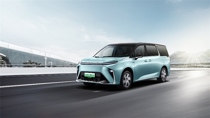 SAIC’s Maxus Mifa 9 Is A Luxury Electric Van With Six Power Seats And 10 Displays