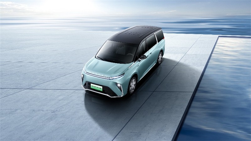 SAIC’s Maxus Mifa 9 Is A Luxury Electric Van With Six Power Seats And 10 Displays