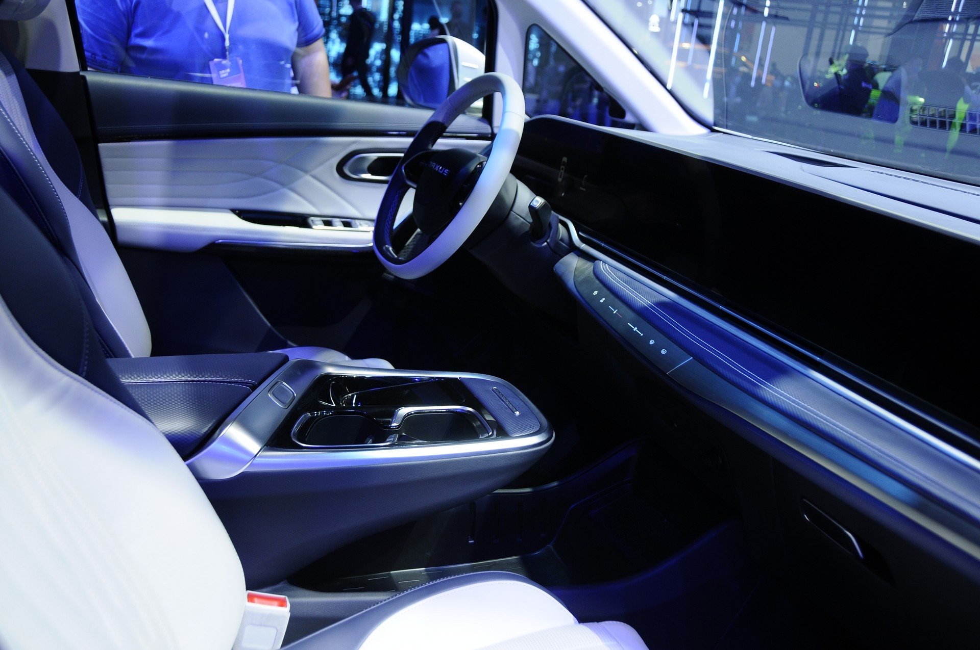 SAIC’s Maxus Mifa 9 Is A Luxury Electric Van With Six Power Seats And 10 Displays