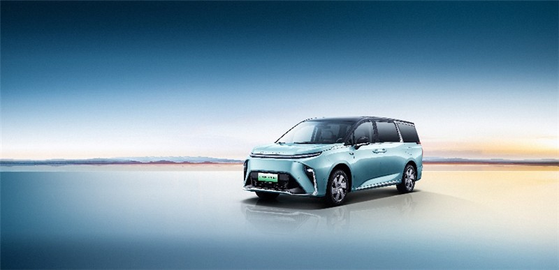 SAIC’s Maxus Mifa 9 Is A Luxury Electric Van With Six Power Seats And 10 Displays