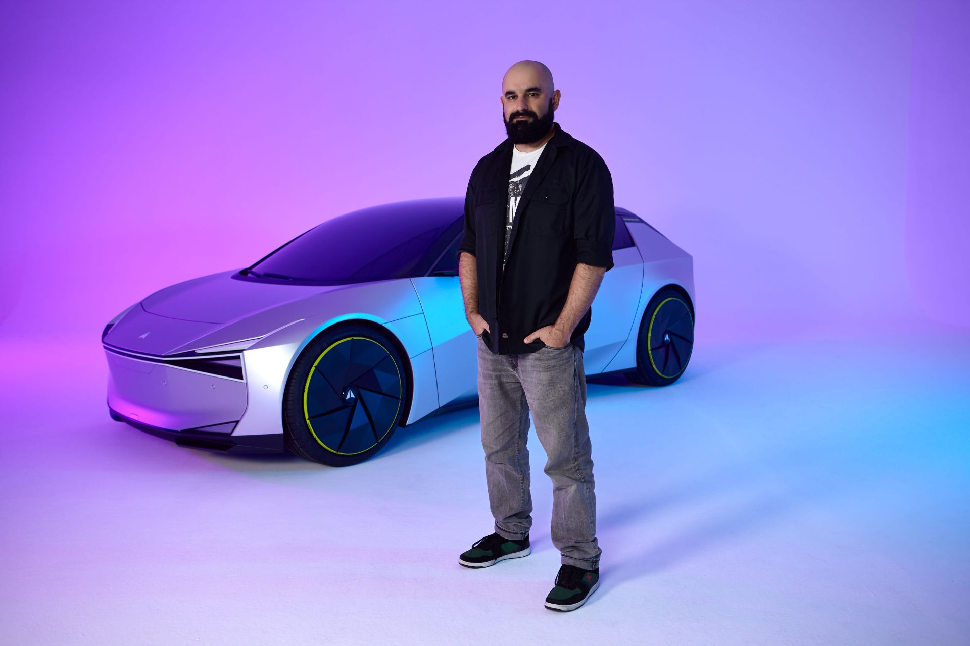 WayRay Holograktor Is A Ride-Hailing Car For The Metaverse Which Can Be Driven Remotely