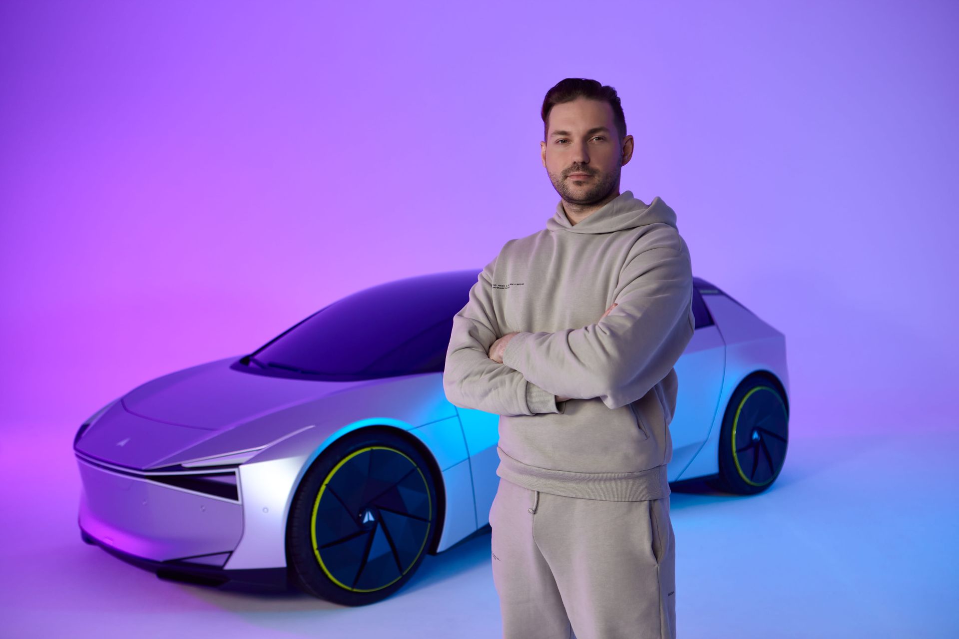 WayRay Holograktor Is A Ride-Hailing Car For The Metaverse Which Can Be Driven Remotely