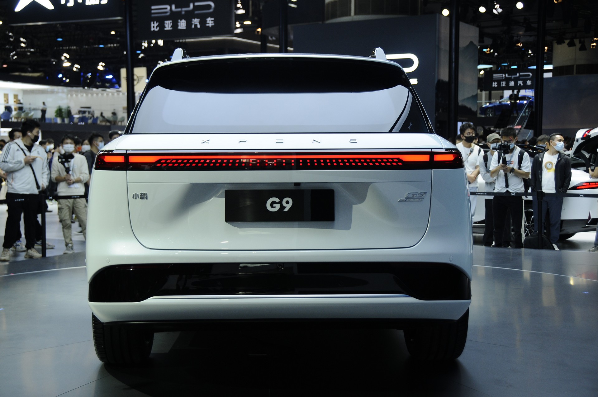 New Xpeng G9 Flagship Electric SUV’s Interior Leaked, Is Dominated By Three Massive Screens