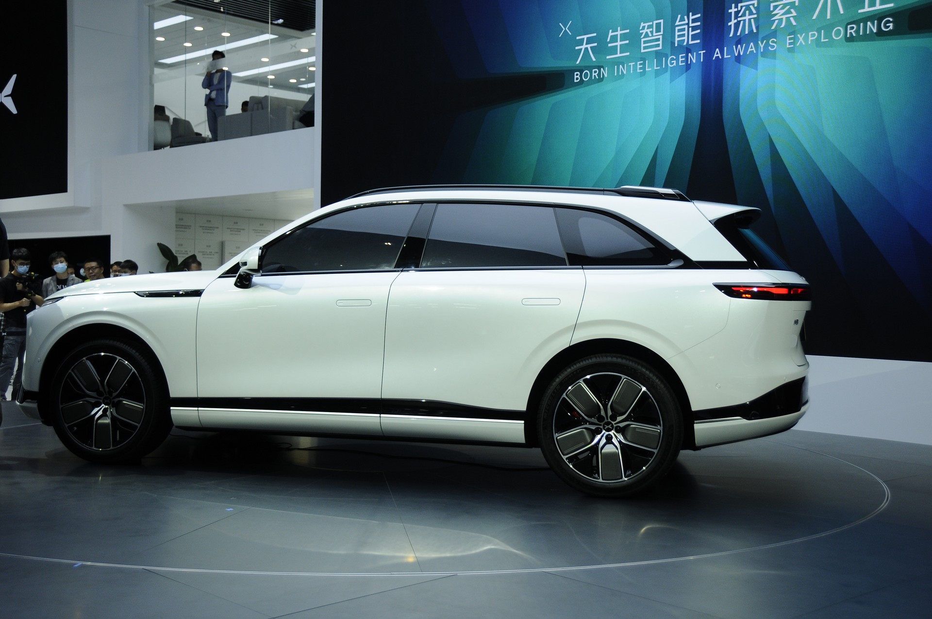 New Xpeng G9 Flagship Electric SUV’s Interior Leaked, Is Dominated By Three Massive Screens