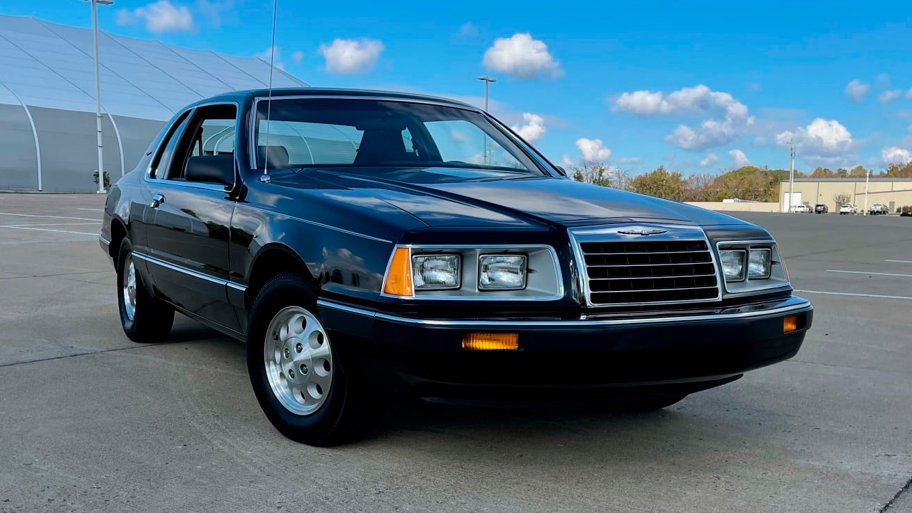 Travel Back To 1985 With This 6,200 Mile Ford Thunderbird